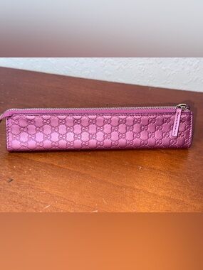Gucci Pen Case Guccisima GG
Pattern Leather Pouch Pencil Holder
Pink